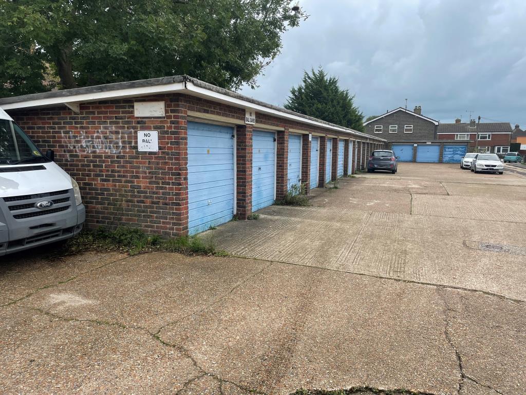 Lot: 24 - NINETEEN LOCK-UP GARAGES PLUS ADJOINING LAND - View of garages from adjoining land